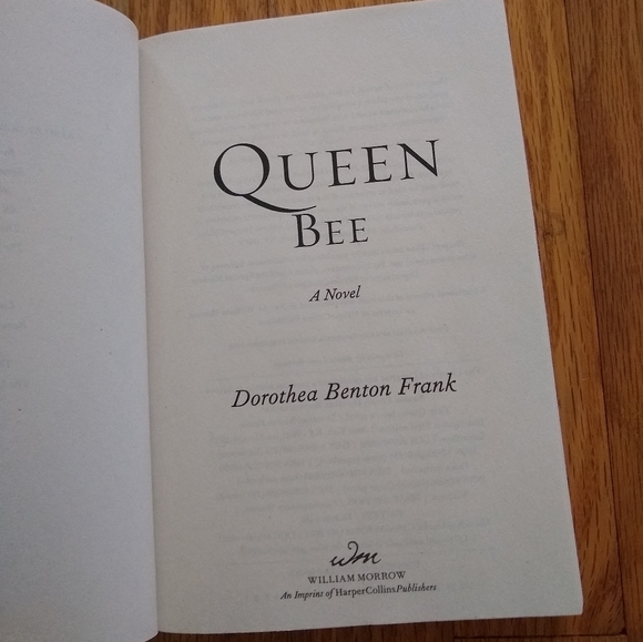 Dorothea Benton Frank Paperback Fiction Novel Book "Queen Bee" - Picture 3 of 3